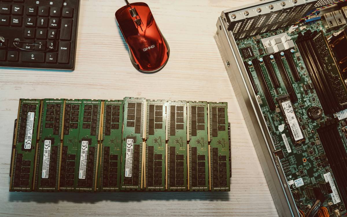 comparison of gaming pc bundle asus vs generic bundle showing thermal and FPS performance