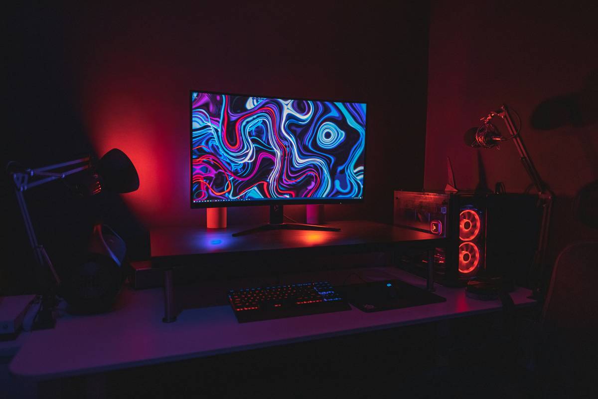 gaming pc bundle awd it internal components showing PSU and airflow layout