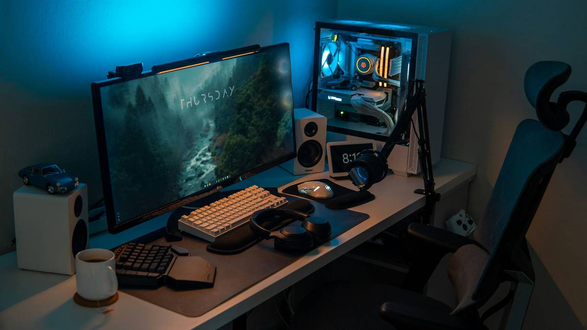 gaming computer bundle new performance comparison chart showing FPS across titles